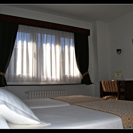 Hotel Loriga Pola de Siero Екстер'єр фото